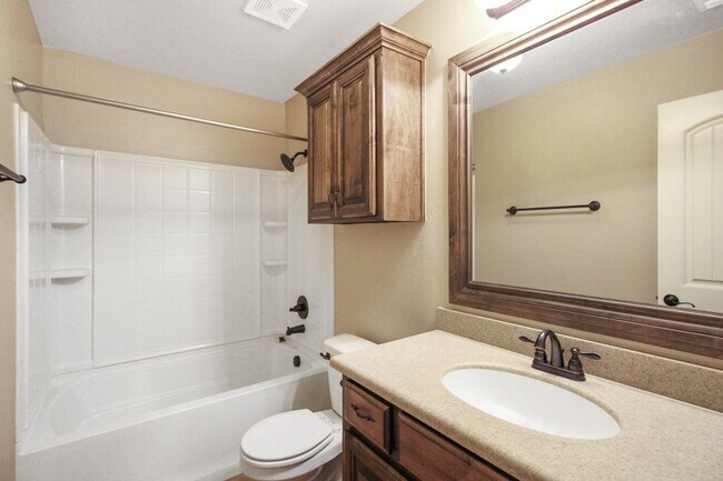 Building Photo - Charming 3 Bed 2 Bath With Office