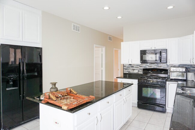 Building Photo - 4851 N Oketo Ave