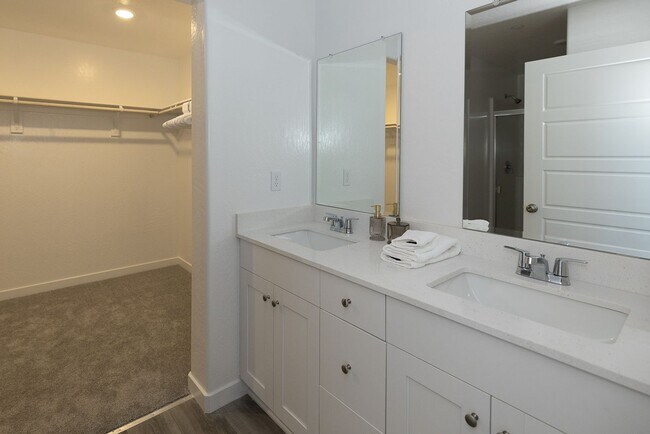 Building Photo - BRAND NEW 4/2.5 Lennar In Riverstone Community