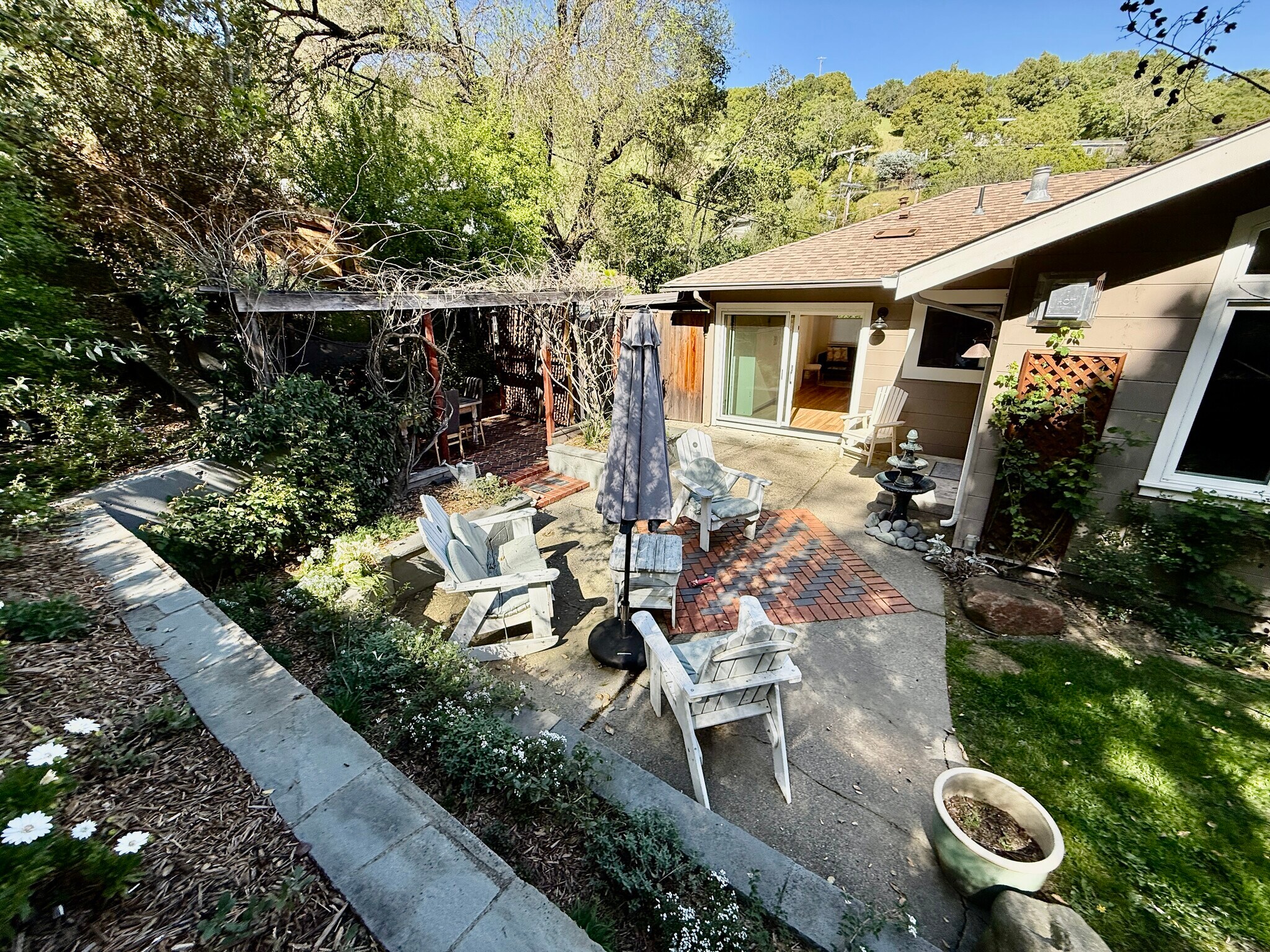 Building Photo - 81 Angela Ave