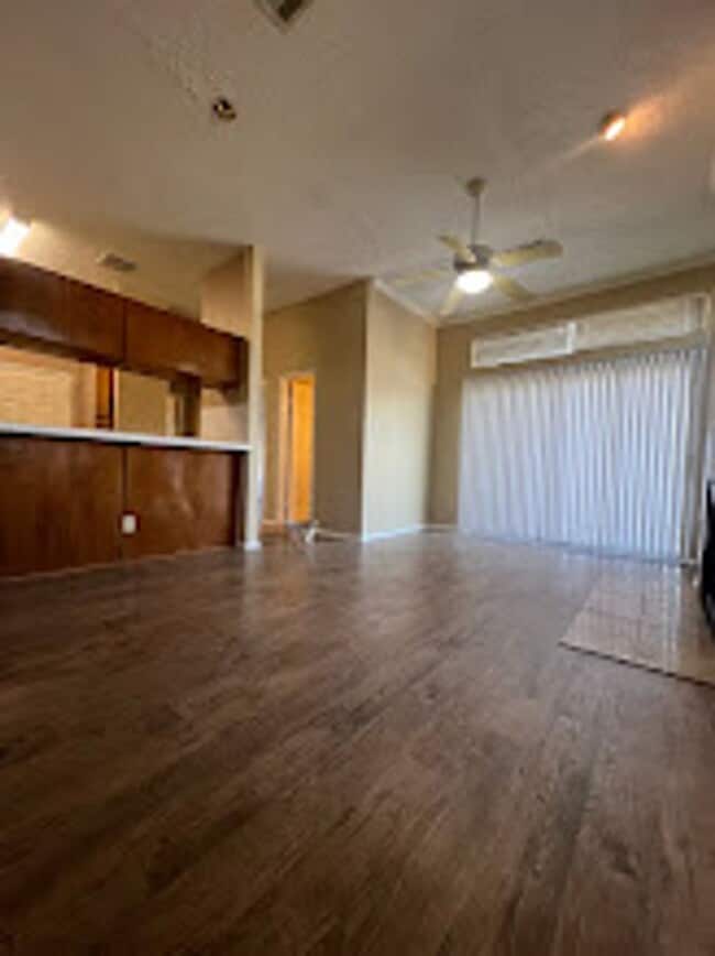 Building Photo - K624 - Wedgewood # 301