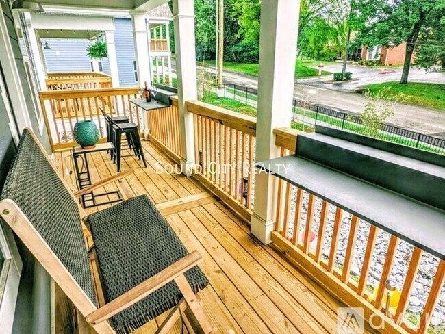 Building Photo - 806 Briar Cir