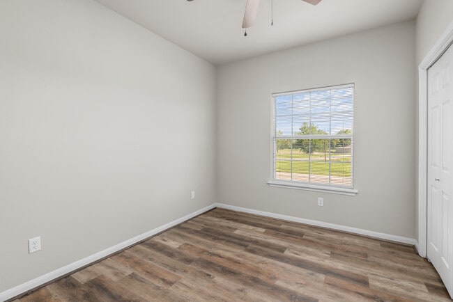 Building Photo - Townhomes on Anita