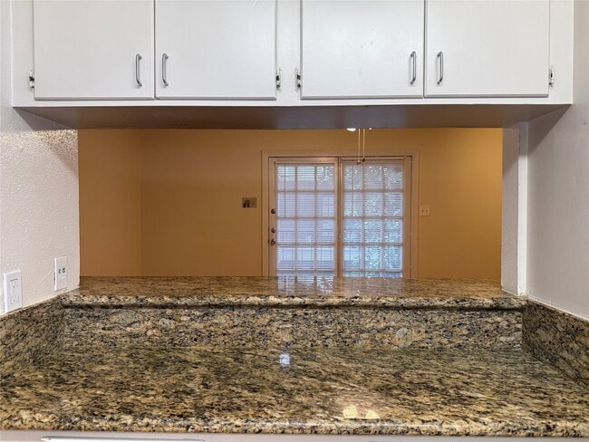 Building Photo - 1801 Cortlandt St