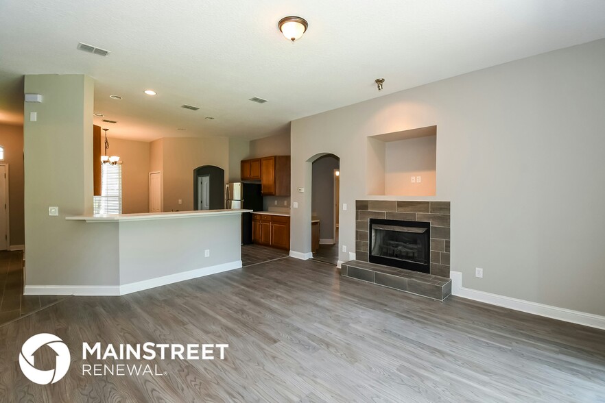 Building Photo - 11595 Oaklawn Rd