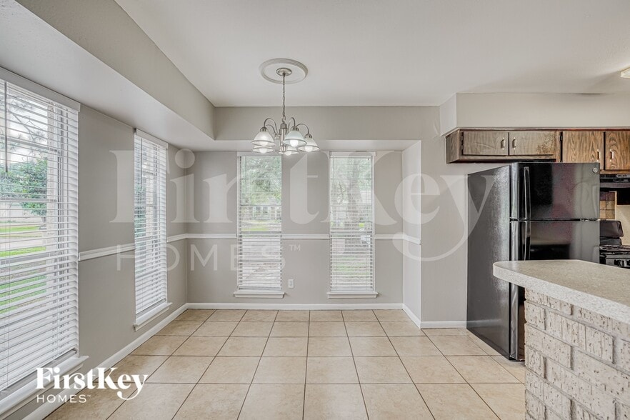 Building Photo - 6610 Rowell Ct