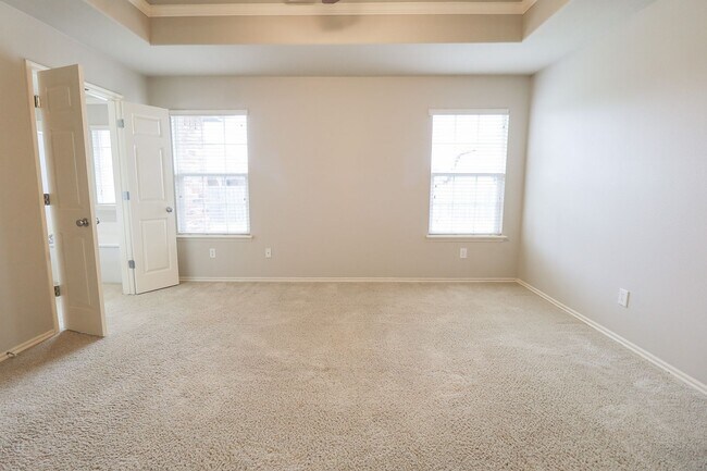 Building Photo - 3 bed | 2 bath in New Tulsa!