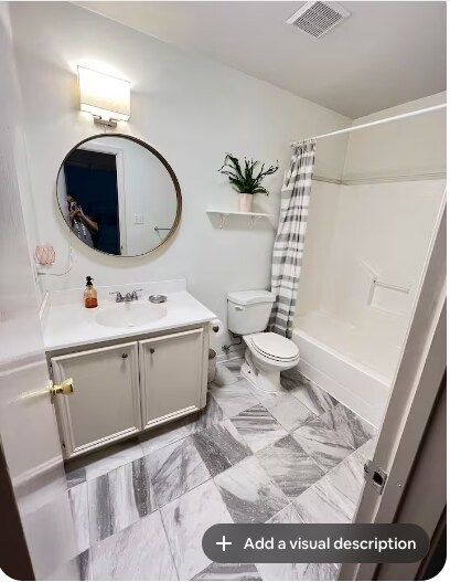 Full Bathroom - 2522 Wordsworth St