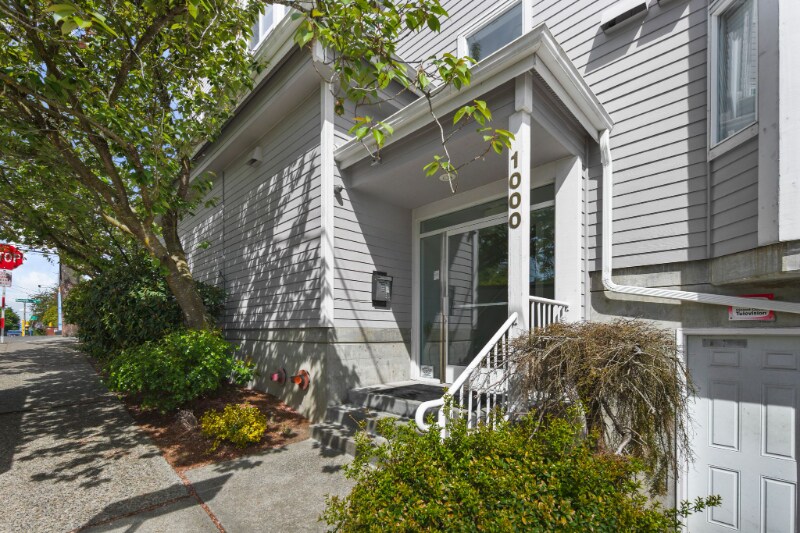 Building Photo - 1000 NE 88th St