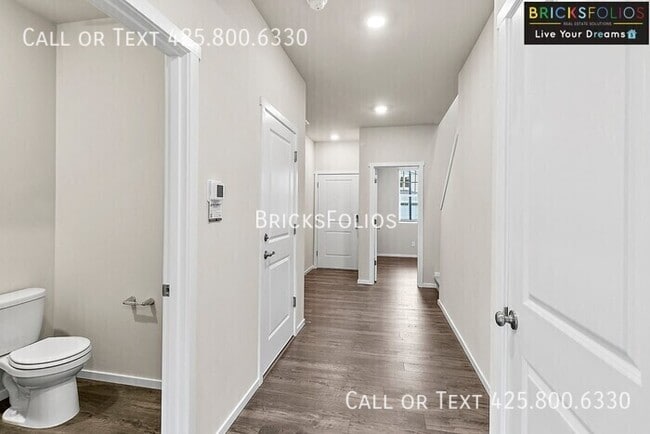 Building Photo - 1265 SW Pendleton Way