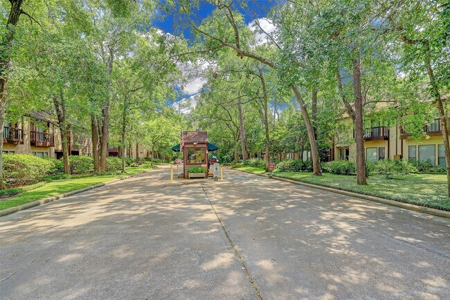 Building Photo - 11711 Memorial Dr