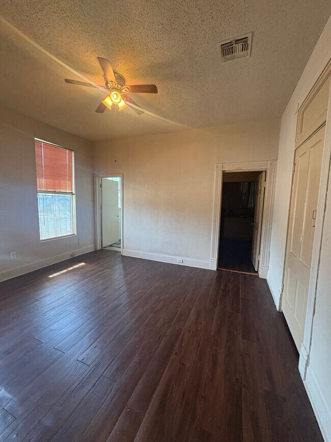 Building Photo - GREAT HIGHLAND APARTMENT