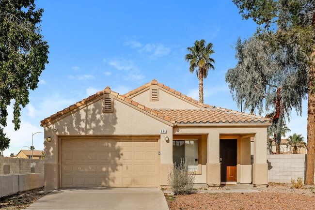 Building Photo - 646 Maccabe Ave