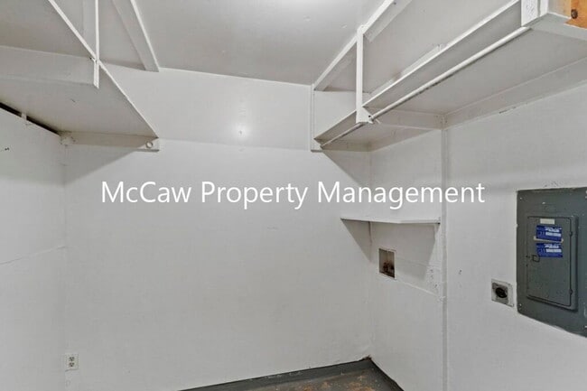 Building Photo - 2600 Bluebird Ln