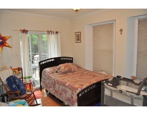 Building Photo - 60 Phillips St