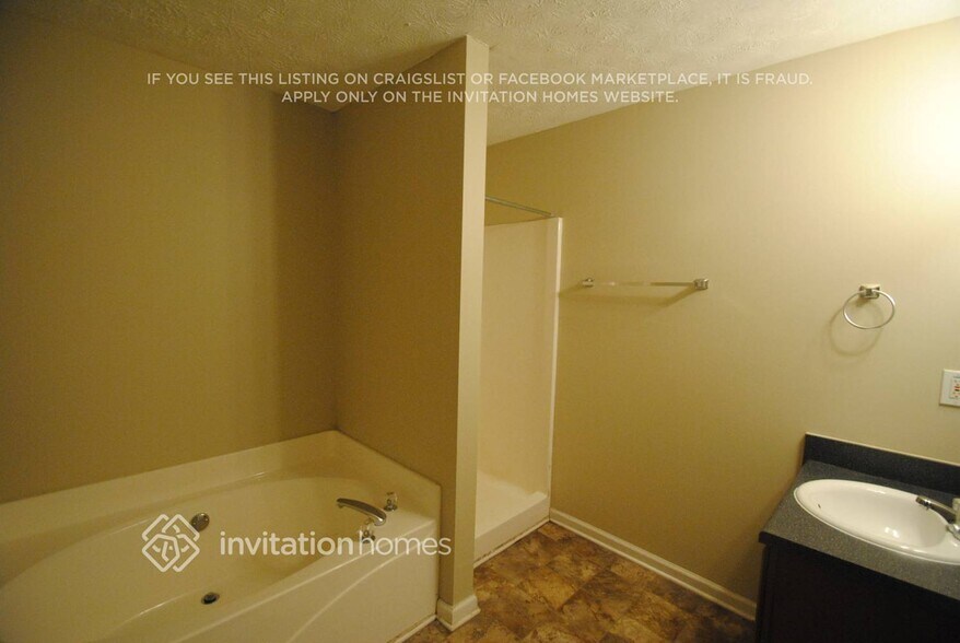 Building Photo - 90 Valley Dr