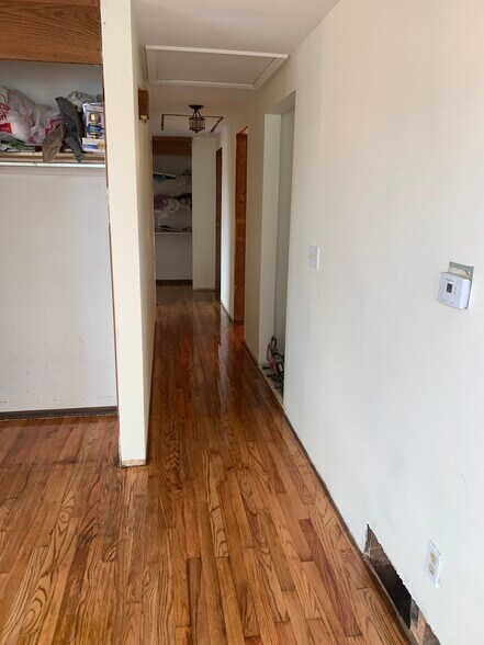 Building Photo - 4268 Sample Ct
