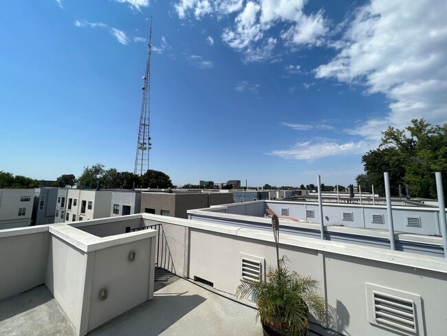Building Photo - 2 bedroom | 2.5 bathrooms | Home in Alkali...