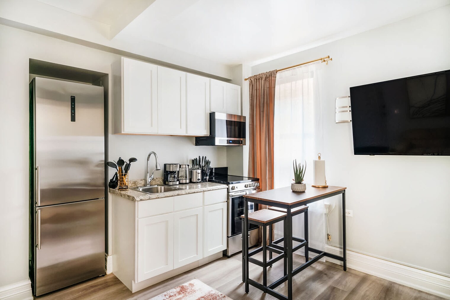 Building Photo - 234 W 73rd St