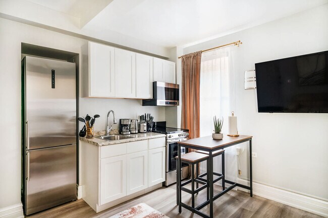 Building Photo - 234 W 73rd St