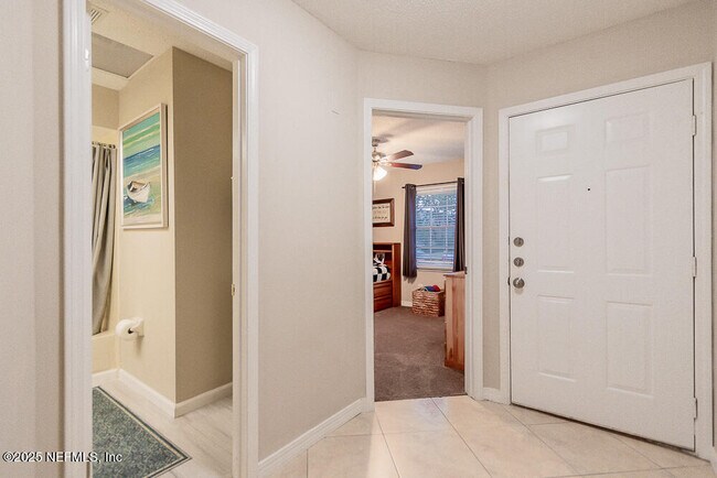 Building Photo - 11060 Wandering Oaks Dr