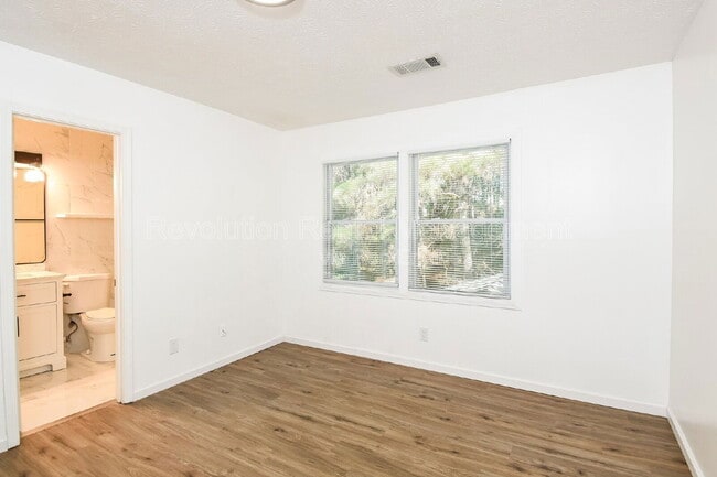 Building Photo - 1307 Sweet Pine Dr