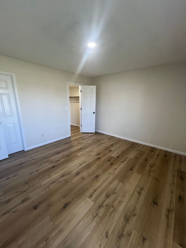 Building Photo - 2511-2511 Carnation Dr
