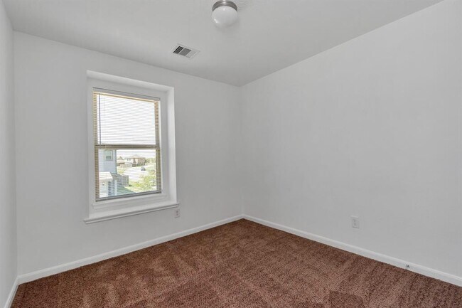 Building Photo - 19003 Barnesdale Ct