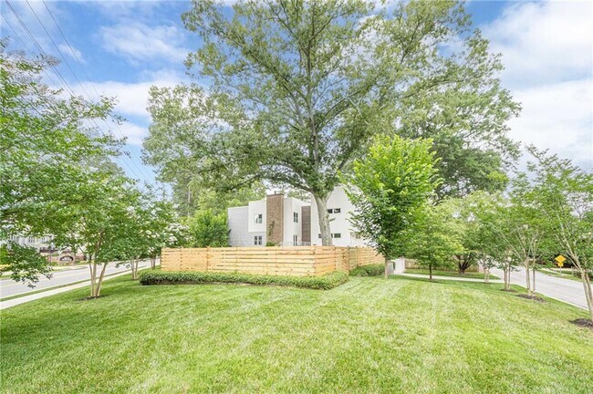Building Photo - 2269 Briarwood Hills Dr NE