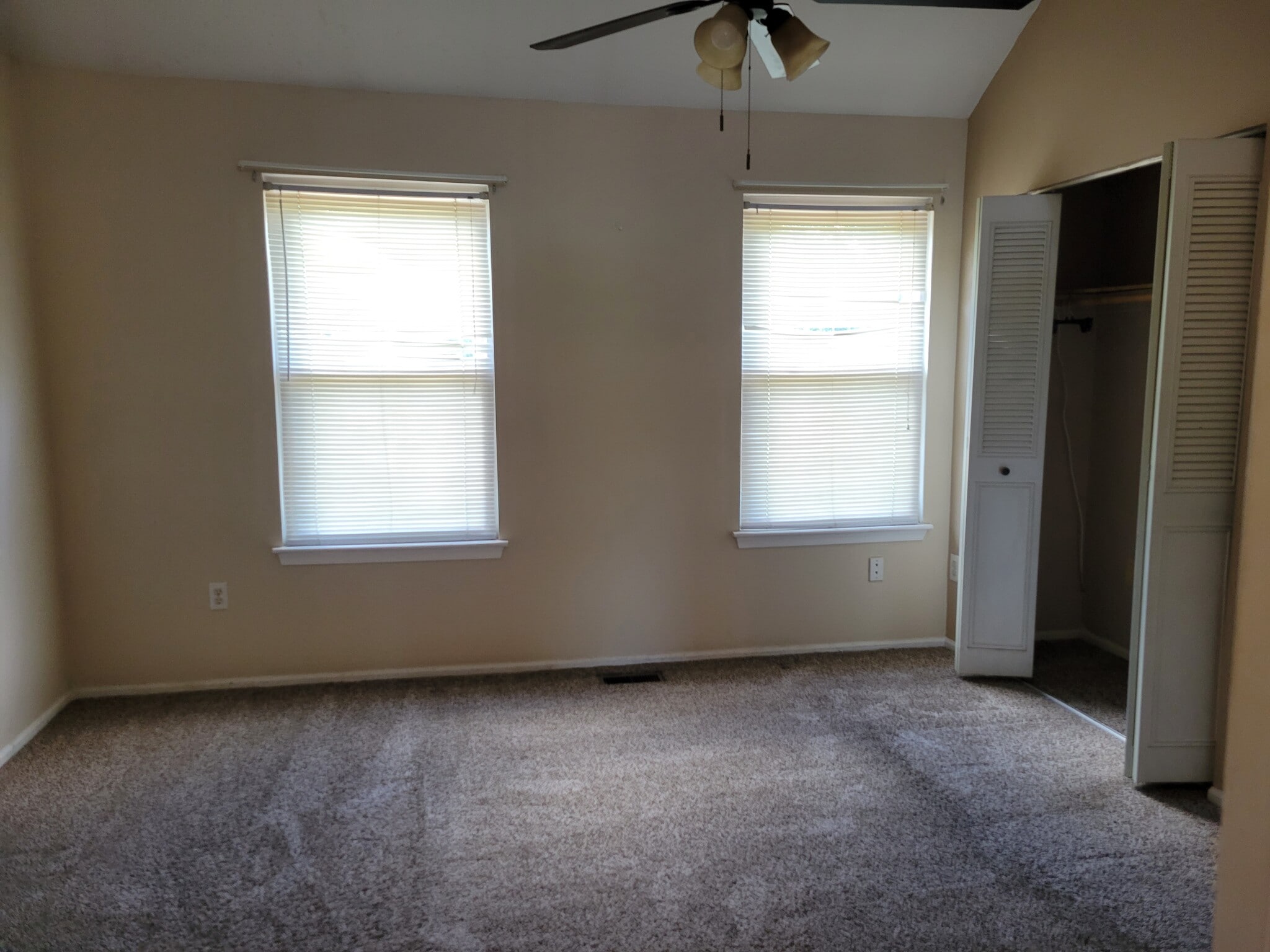 Primary bedroom - 6870 Ducketts Ln