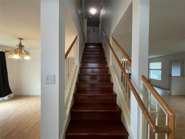 Building Photo - 2215 Ada Ln