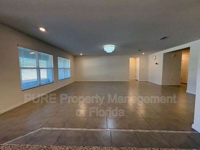 Building Photo - 618 SE 65th Terrace