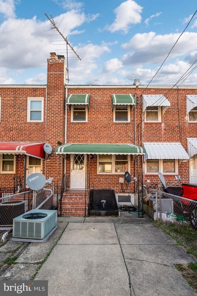 Building Photo - 330 Kane St