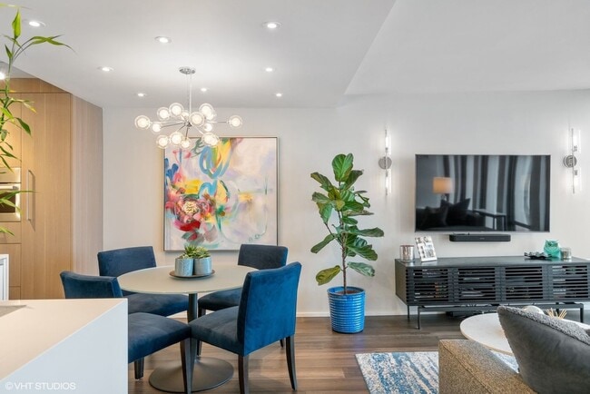 Building Photo - 200 E Delaware Pl