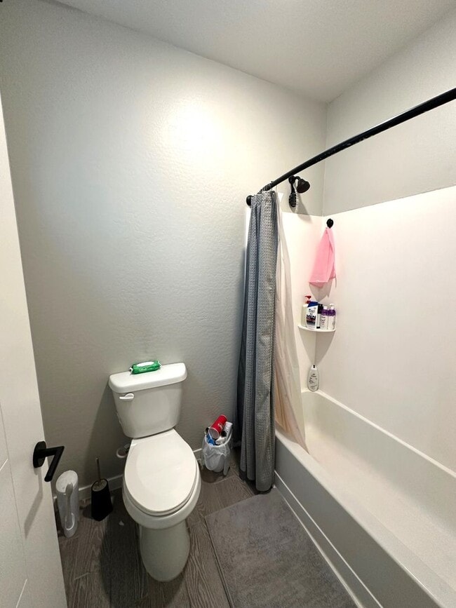 Building Photo - 4 bed 2.5 bath townhouse in The Crossings