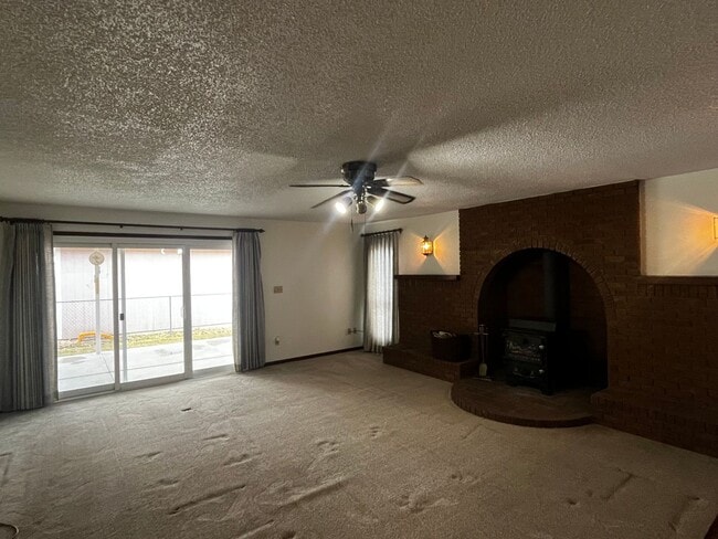Building Photo - Rare FOUR Bedroom Single Family Home for Rent