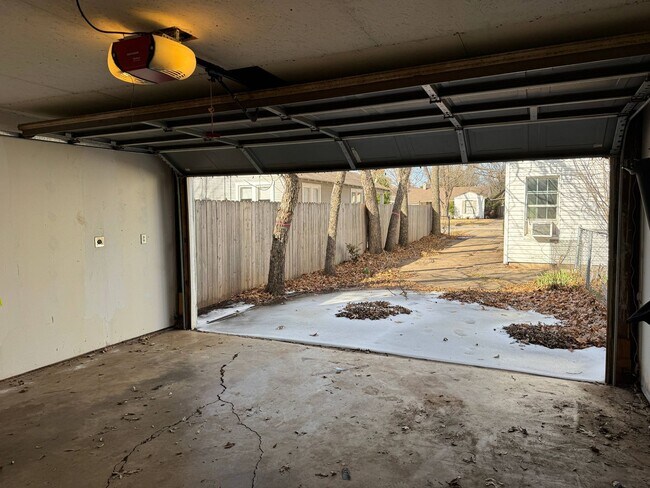 Building Photo - Adorable 3 bed 2 bath home in Brook Village!