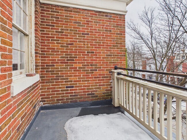 Building Photo - 2710 Stuart Ave