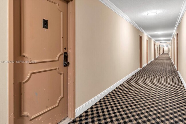 Building Photo - 1833 S Ocean Dr