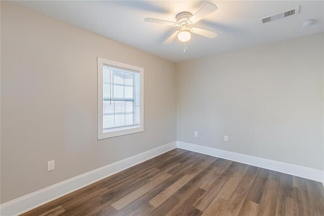 Building Photo - 1376 Westmont Rd SW