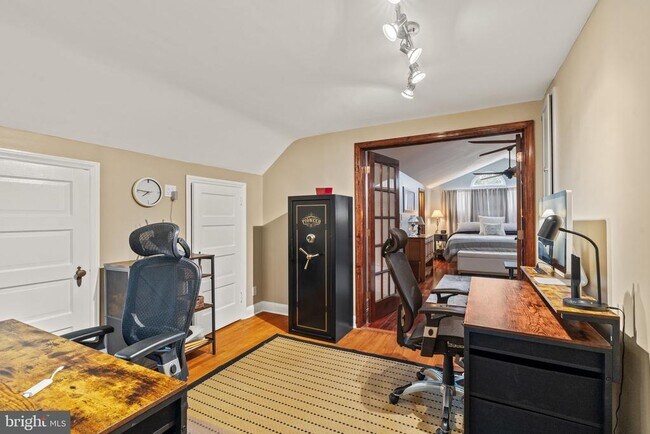 Building Photo - 79 Manor Cir