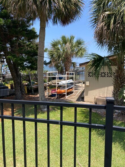 Easy access to kayaking - 2921 Kirkland Rd NE