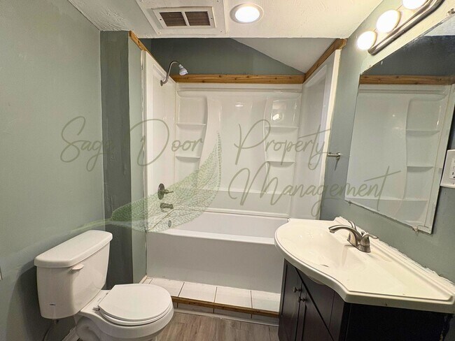 Building Photo - AVAILABLE NOW!!!!!