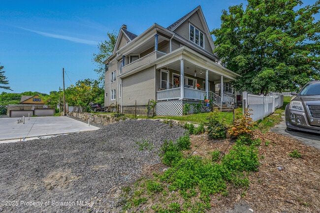 Building Photo - 519 Harrison Ave