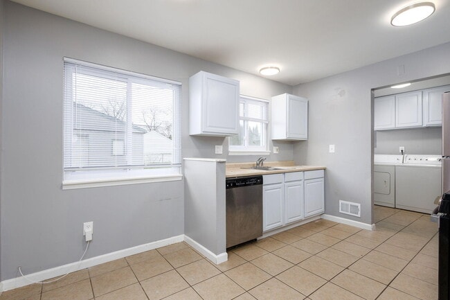 Building Photo - 13679 Sidonie Ave