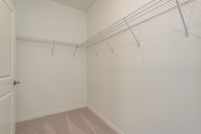 Building Photo - 18234 Pleasantview Blvd