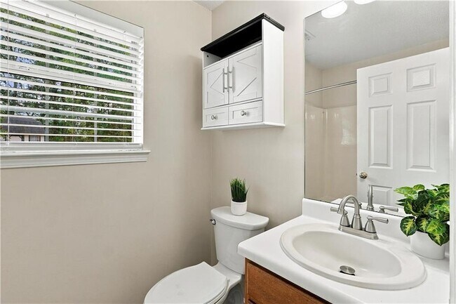 Building Photo - 28 Autumn Ridge Dr