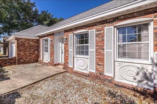 Building Photo - 707 Heron Ln