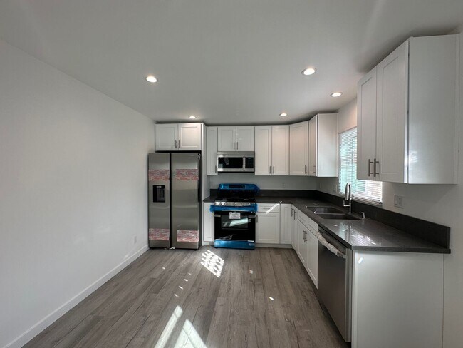 Building Photo - Stunning 3+2 ADU on a picturesque street i...