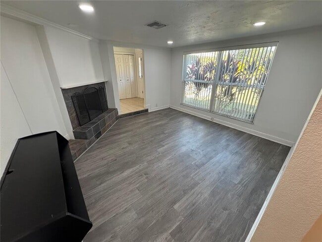 Building Photo - 3740 Aberdeen Dr